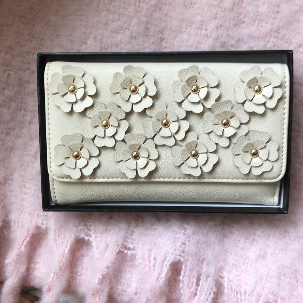 💕NWT Expression NYC Wallet